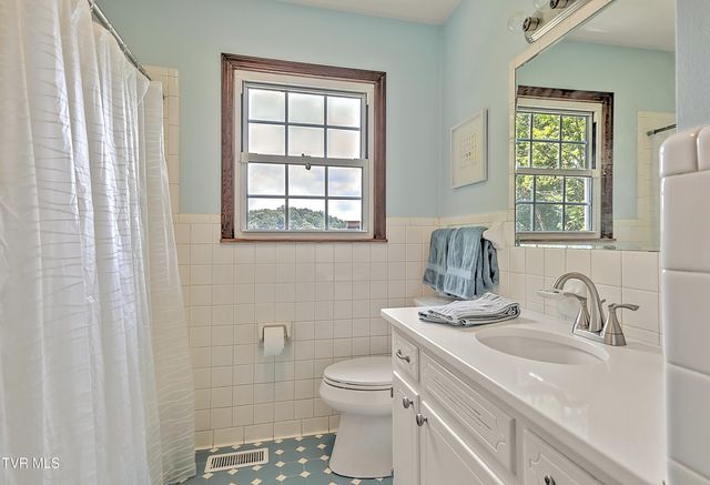 195 Pineview Drive, Bristol, VA 24201
