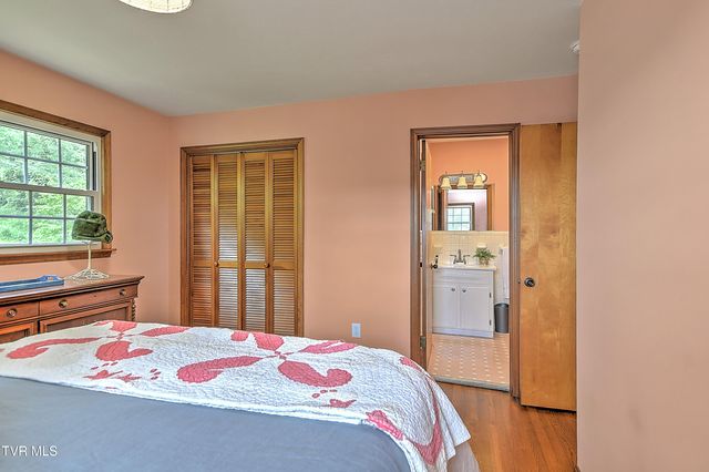 195 Pineview Drive, Bristol, VA 24201
