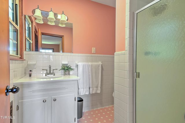 195 Pineview Drive, Bristol, VA 24201