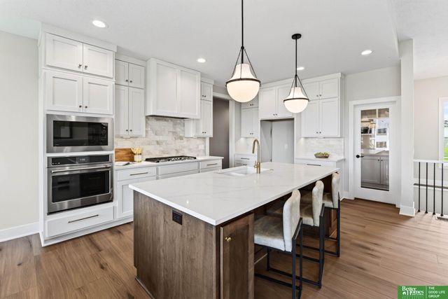 5426 N 212th Street, Elkhorn, NE 68022