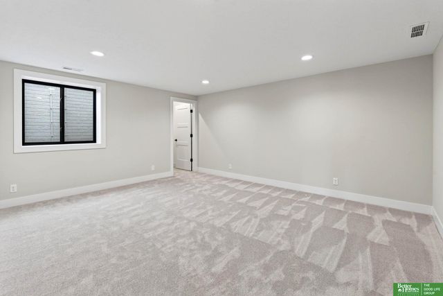 5426 N 212th Street, Elkhorn, NE 68022