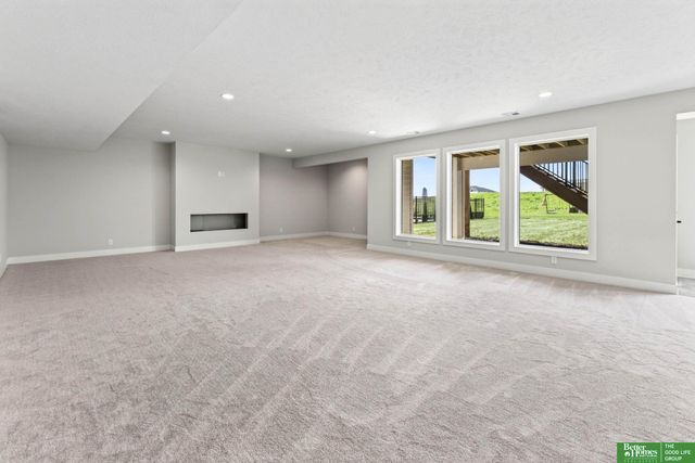 5426 N 212th Street, Elkhorn, NE 68022