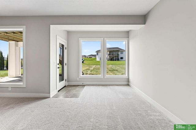 5426 N 212th Street, Elkhorn, NE 68022