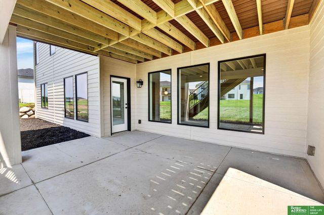 5426 N 212th Street, Elkhorn, NE 68022