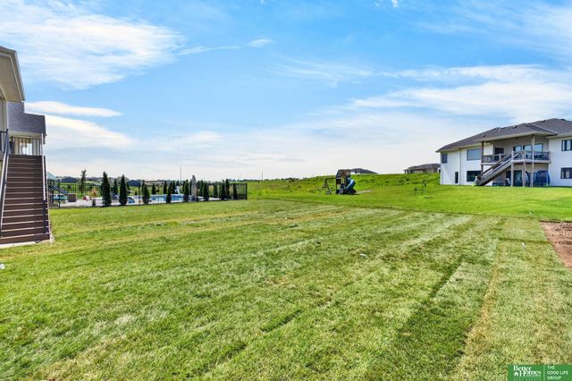 5426 N 212th Street, Elkhorn, NE 68022