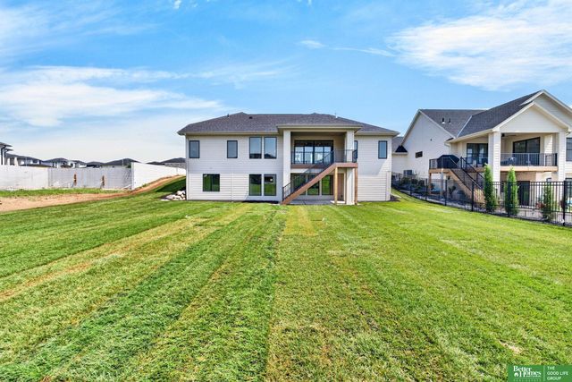 5426 N 212th Street, Elkhorn, NE 68022