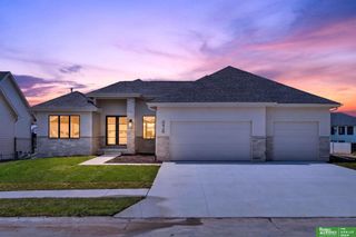 5426 N 212th Street, Elkhorn, NE 68022