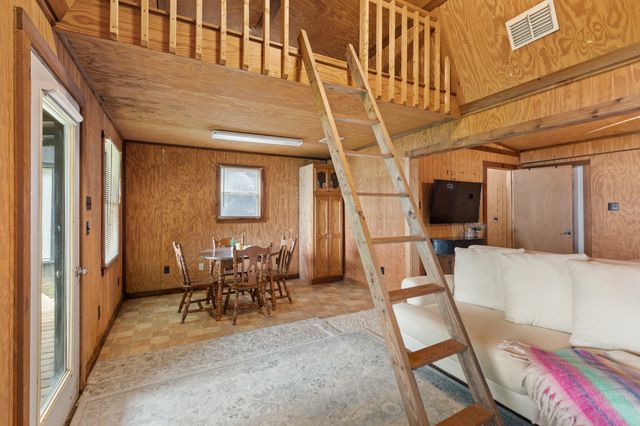 331 Spring Creek Drive, Mount Vernon, TX 75457
