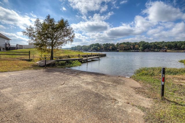 331 Spring Creek Drive, Mount Vernon, TX 75457