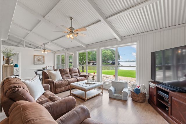 331 Spring Creek Drive, Mount Vernon, TX 75457