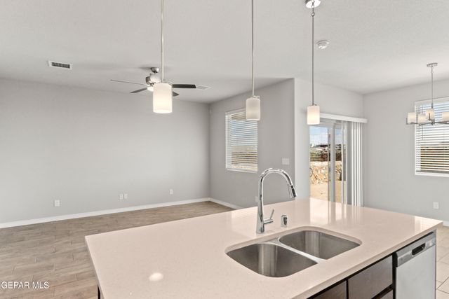 628 PASEO DE LA REINA Street, Horizon City, TX 79928