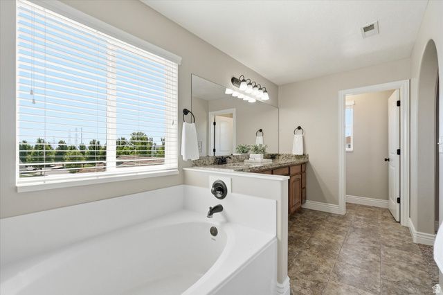 757 W MARE CIR, Kaysville, UT 84037