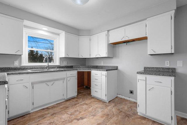 4710 W CAPITOL DRIVE, Appleton, WI 54913