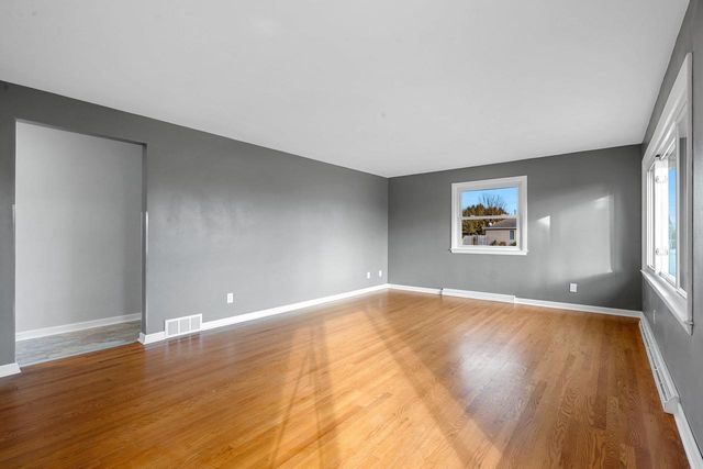 4710 W CAPITOL DRIVE, Appleton, WI 54913