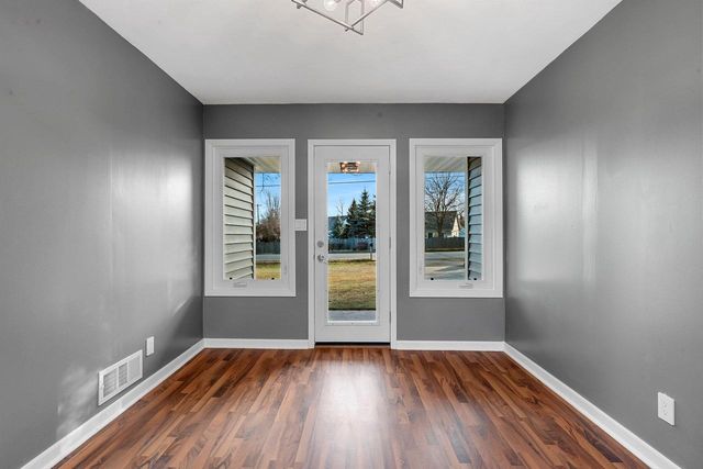 4710 W CAPITOL DRIVE, Appleton, WI 54913