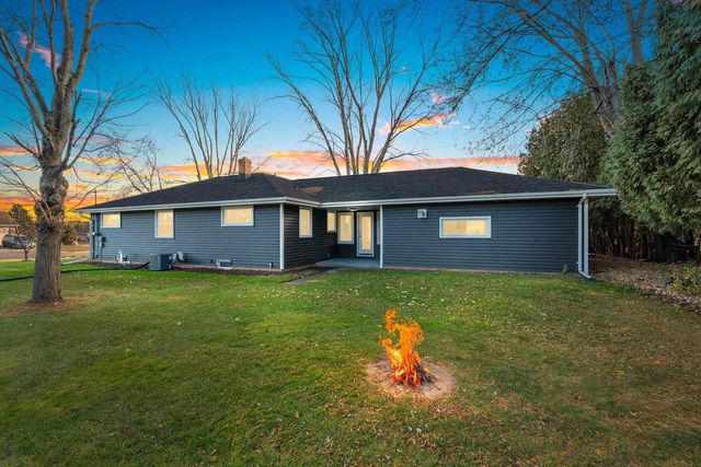 4710 W CAPITOL DRIVE, Appleton, WI 54913