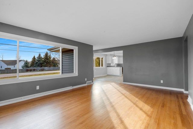 4710 W CAPITOL DRIVE, Appleton, WI 54913