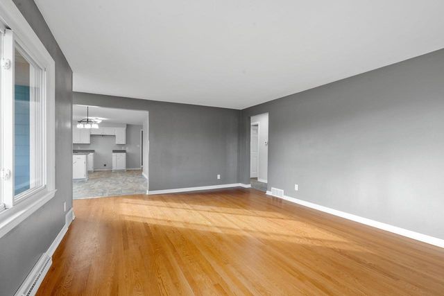 4710 W CAPITOL DRIVE, Appleton, WI 54913