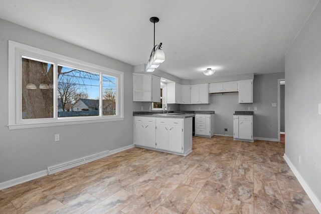 4710 W CAPITOL DRIVE, Appleton, WI 54913