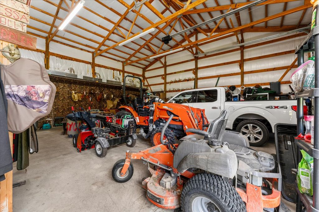 Image 26 of property listing at 7302 River Road, Iuka, IL 62849