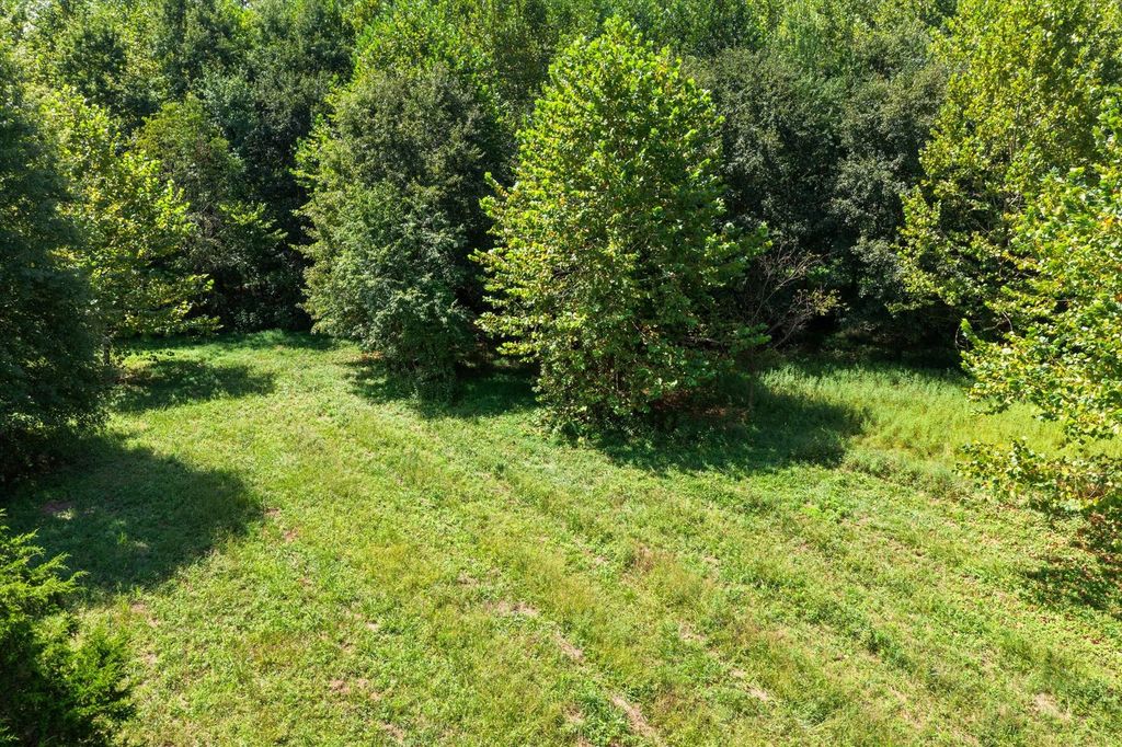 Image 40 of property listing at 7302 River Road, Iuka, IL 62849