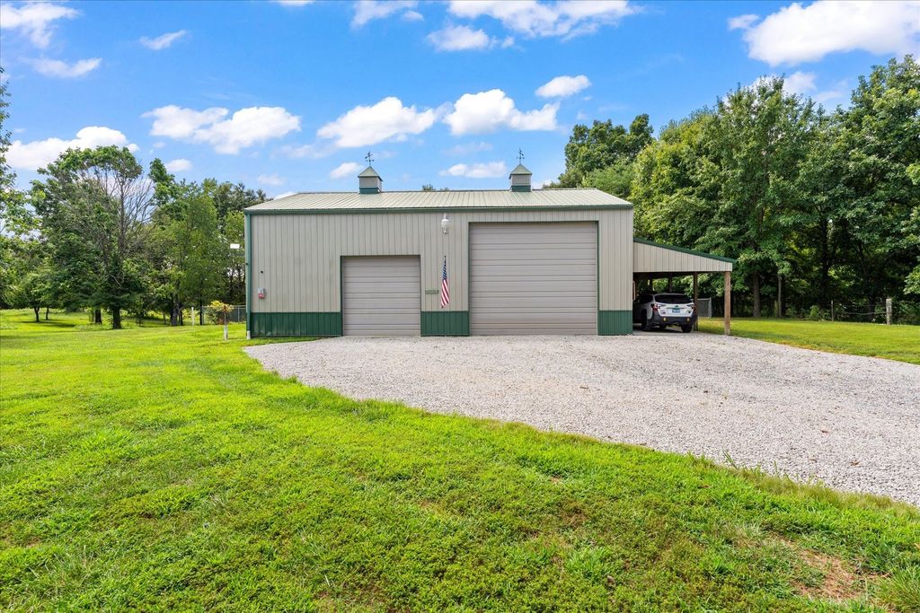 Image 55 of property listing at 7302 River Road, Iuka, IL 62849