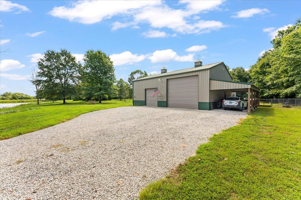 Image 56 of property listing at 7302 River Road, Iuka, IL 62849