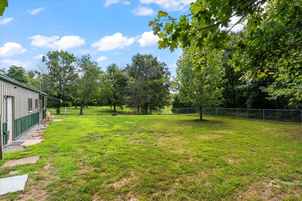 Image 57 of property listing at 7302 River Road, Iuka, IL 62849