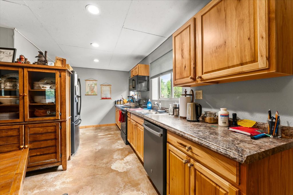Image 7 of property listing at 7302 River Road, Iuka, IL 62849