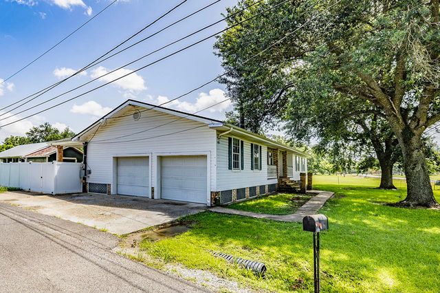100 Farmer Lane, Thibodaux, LA 70301