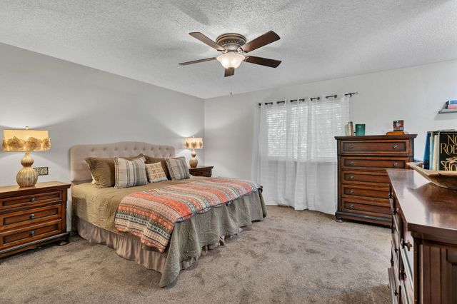 1713 E Cresthill Rd, Derby, KS 67037