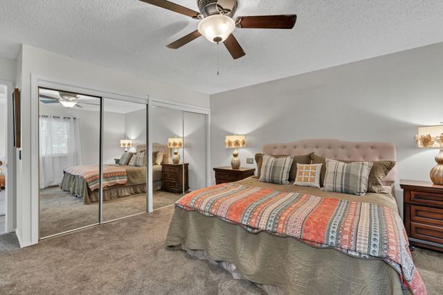 1713 E Cresthill Rd, Derby, KS 67037