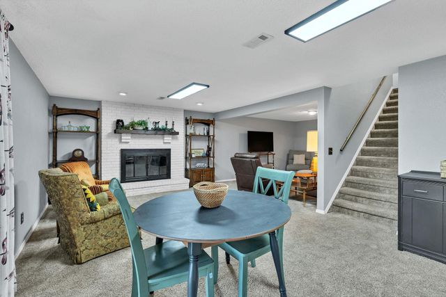 1713 E Cresthill Rd, Derby, KS 67037