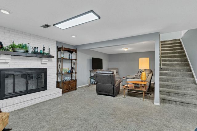 1713 E Cresthill Rd, Derby, KS 67037