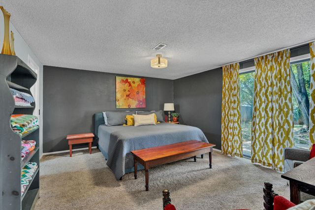 1713 E Cresthill Rd, Derby, KS 67037