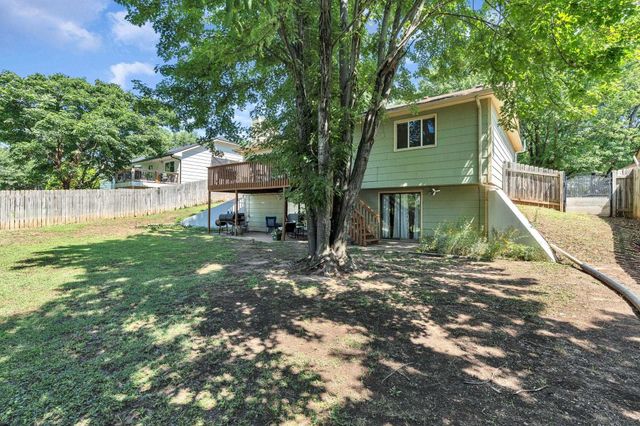1713 E Cresthill Rd, Derby, KS 67037