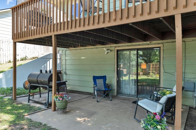 1713 E Cresthill Rd, Derby, KS 67037