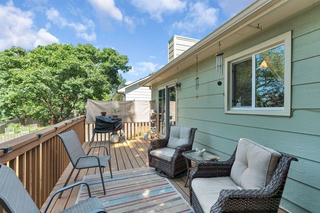 1713 E Cresthill Rd, Derby, KS 67037