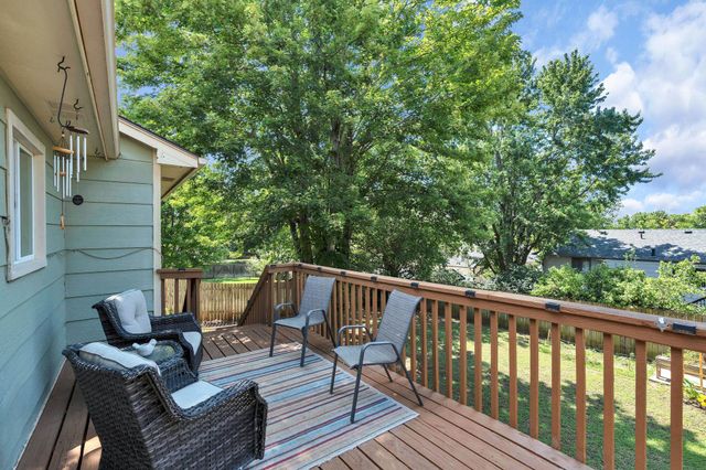 1713 E Cresthill Rd, Derby, KS 67037