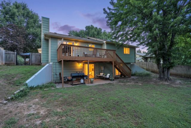 1713 E Cresthill Rd, Derby, KS 67037