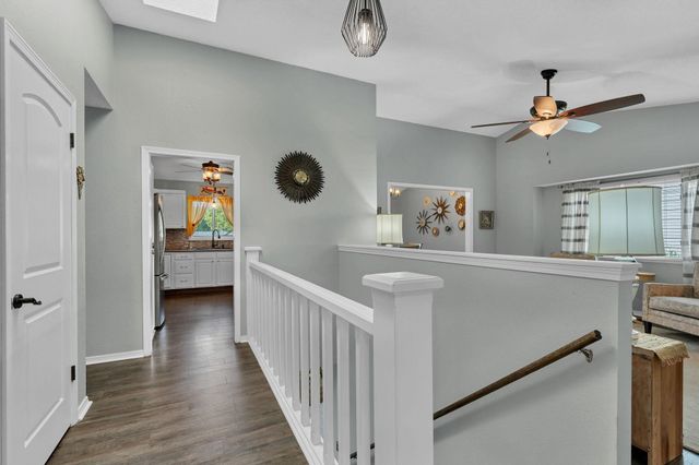 1713 E Cresthill Rd, Derby, KS 67037