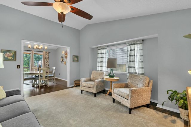1713 E Cresthill Rd, Derby, KS 67037