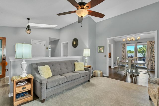 1713 E Cresthill Rd, Derby, KS 67037