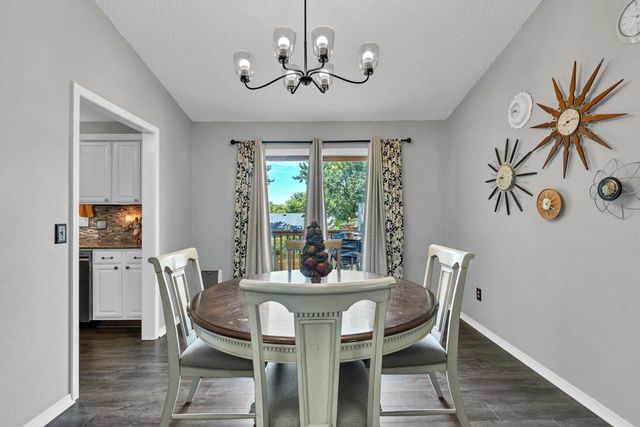 1713 E Cresthill Rd, Derby, KS 67037