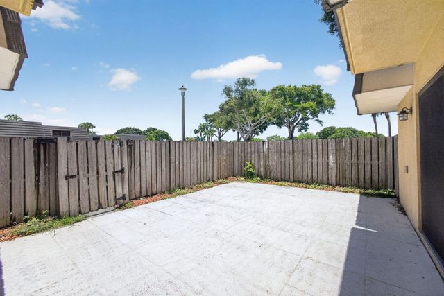 2101 21st Way, West Palm Beach, FL 33407