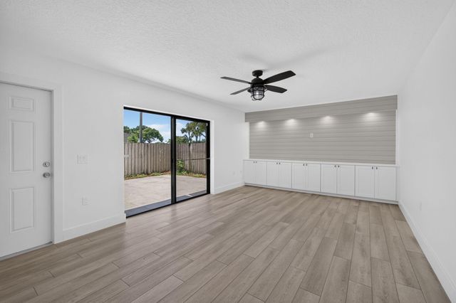 2101 21st Way, West Palm Beach, FL 33407