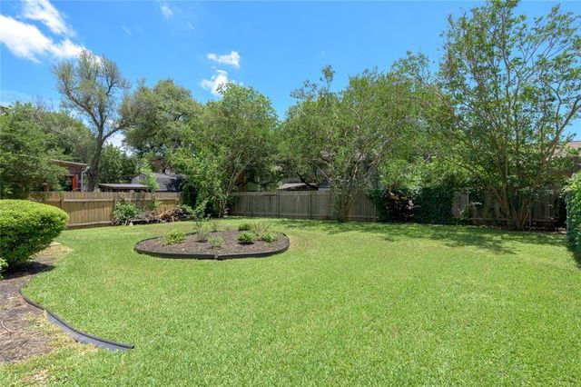 7601 Windrush DR, Austin, TX 78729