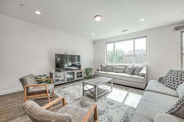 2381 N Jason Avenue, Fresno, CA 93737