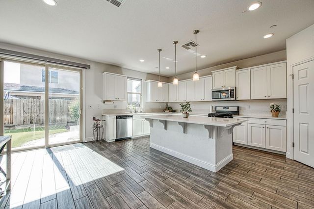 2381 N Jason Avenue, Fresno, CA 93737