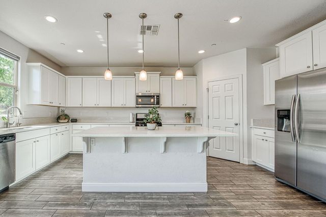 2381 N Jason Avenue, Fresno, CA 93737